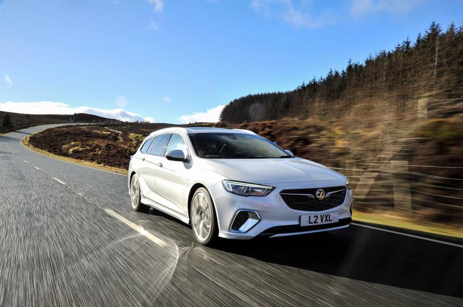  Vauxhall Insignia GSi Sports Tourer 2018 года  (фото 2 из 19)